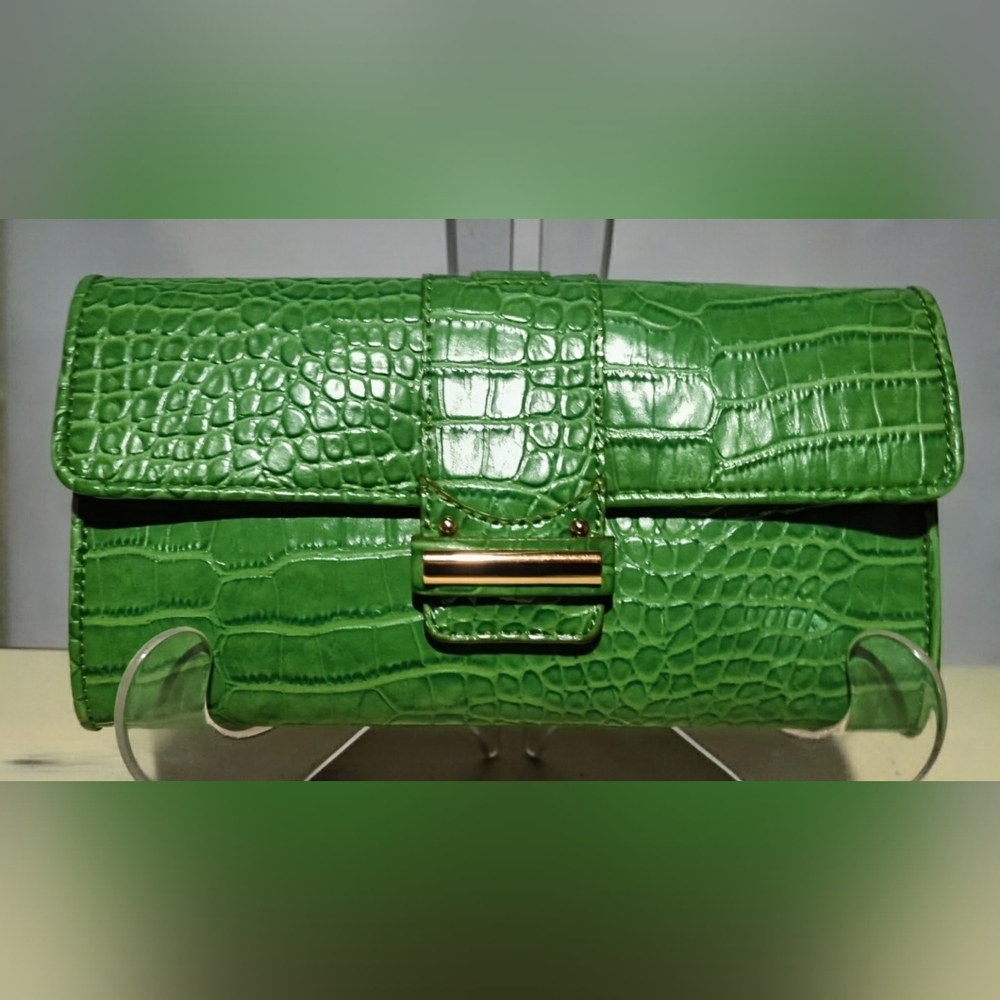 Loft's Avocado Green Faux Croc Clutch W/Goldtone Snap Closure + FREE Dust Cover